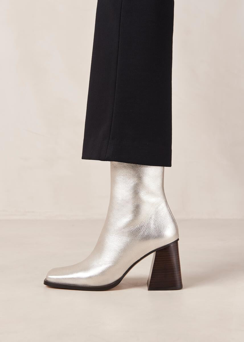 Alohas South Shimmer Ankle Boots Silver Ensemble