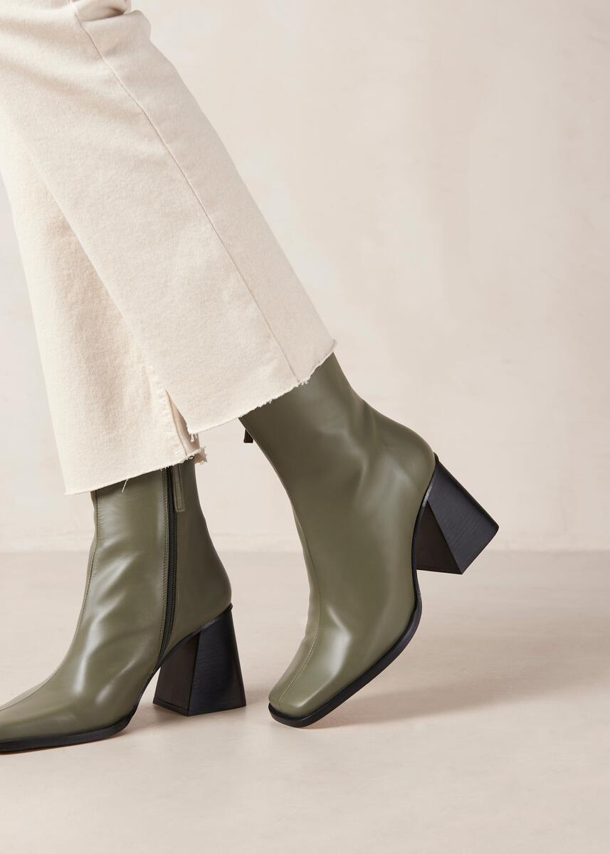 Alohas South Ankle Boots Dusty Olive Ensemble